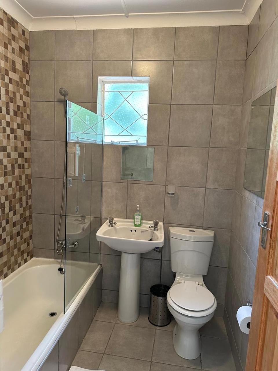 Bagley Terrace 136 Cottage Johannesburg Bagian luar foto