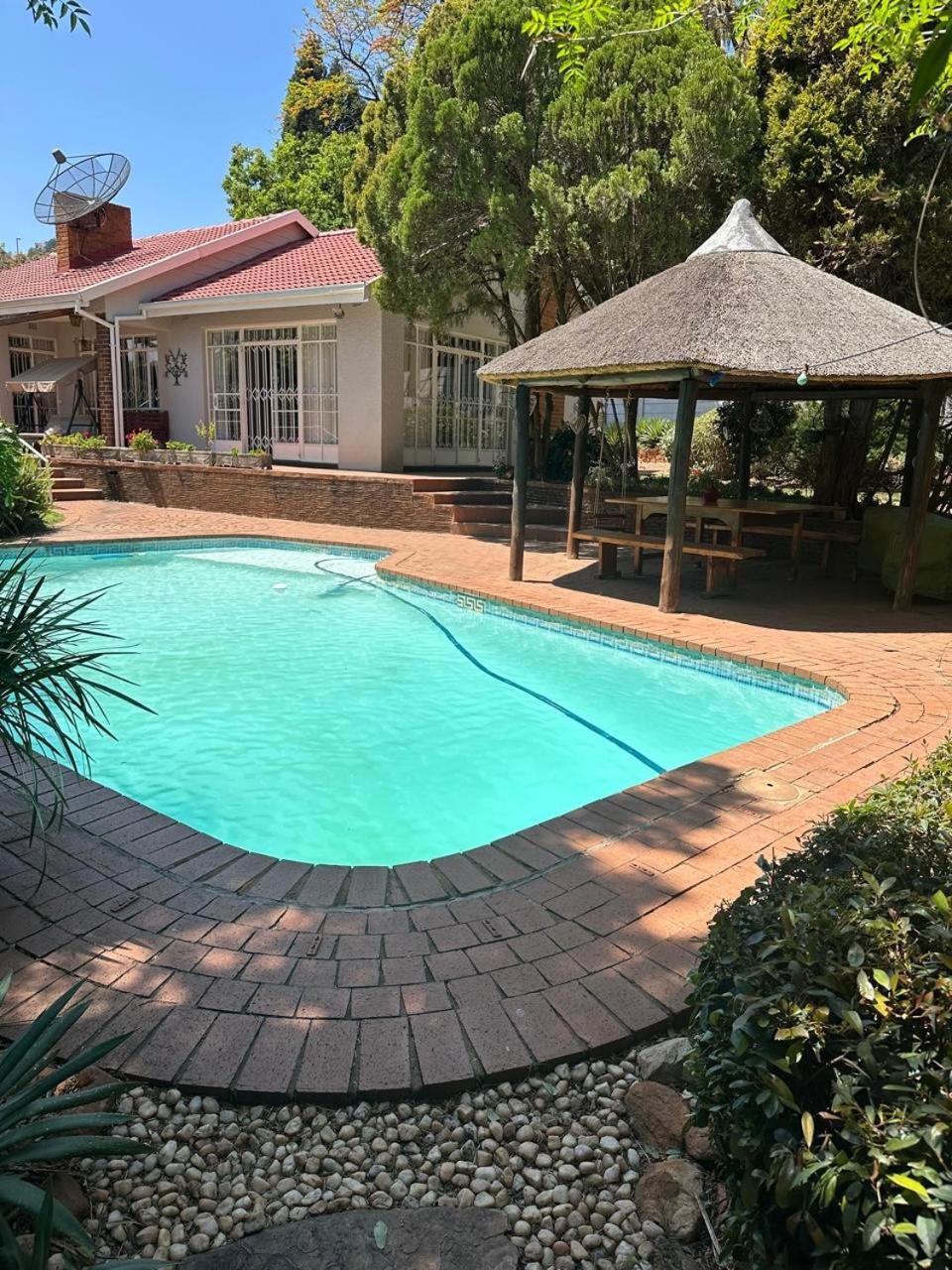 Bagley Terrace 136 Cottage Johannesburg Bagian luar foto