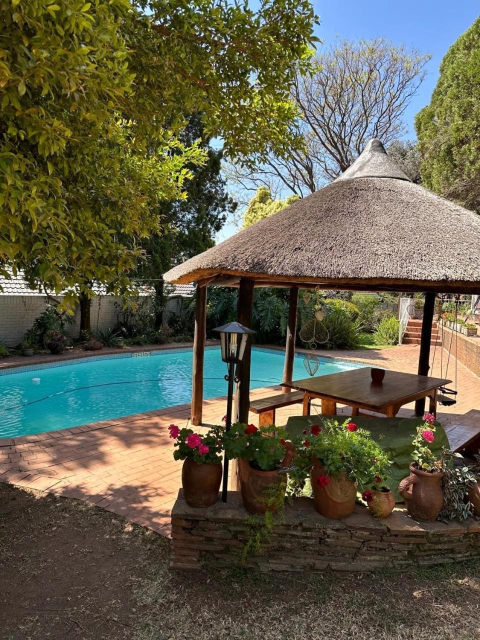 Bagley Terrace 136 Cottage Johannesburg Bagian luar foto