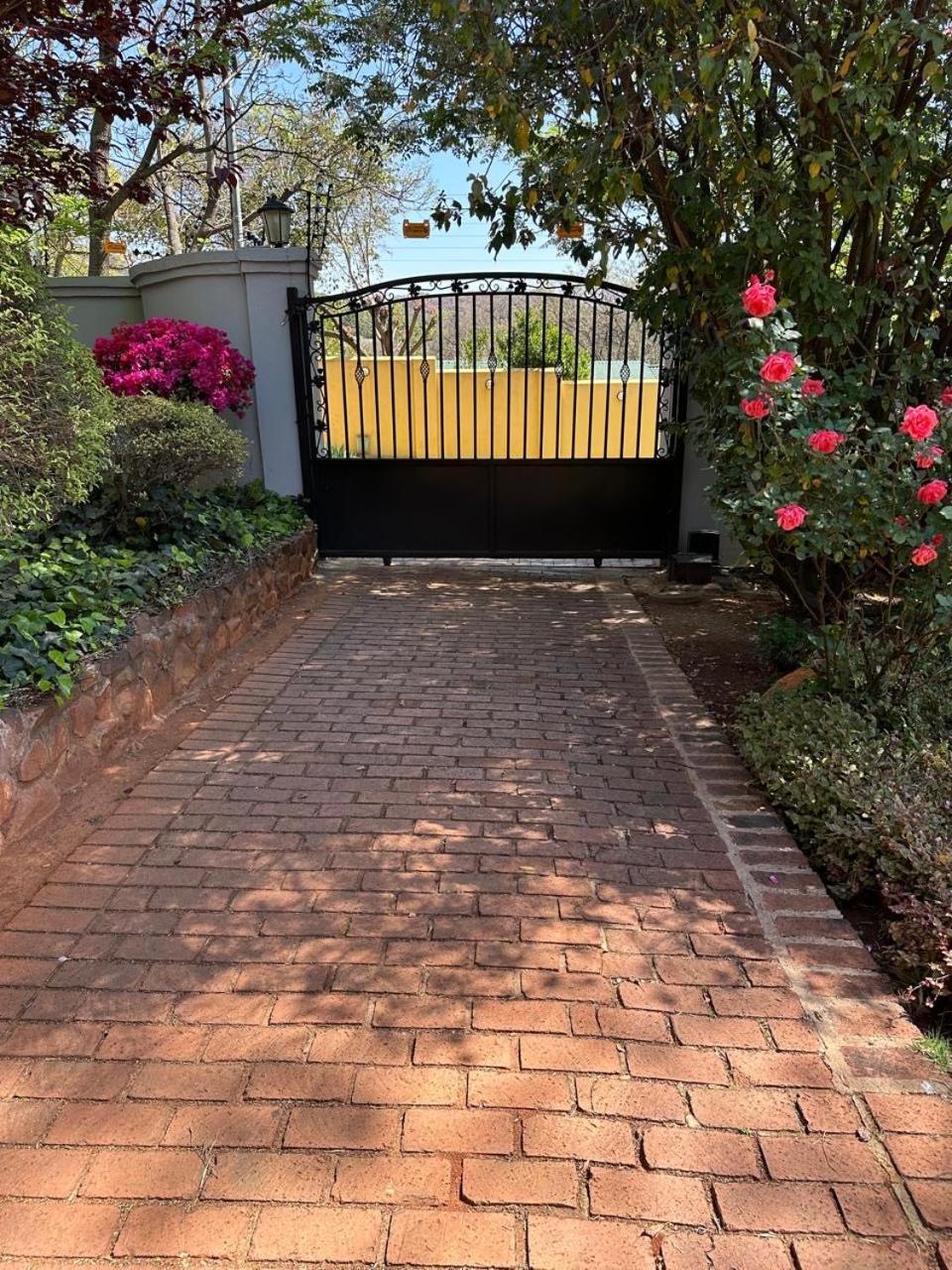 Bagley Terrace 136 Cottage Johannesburg Bagian luar foto