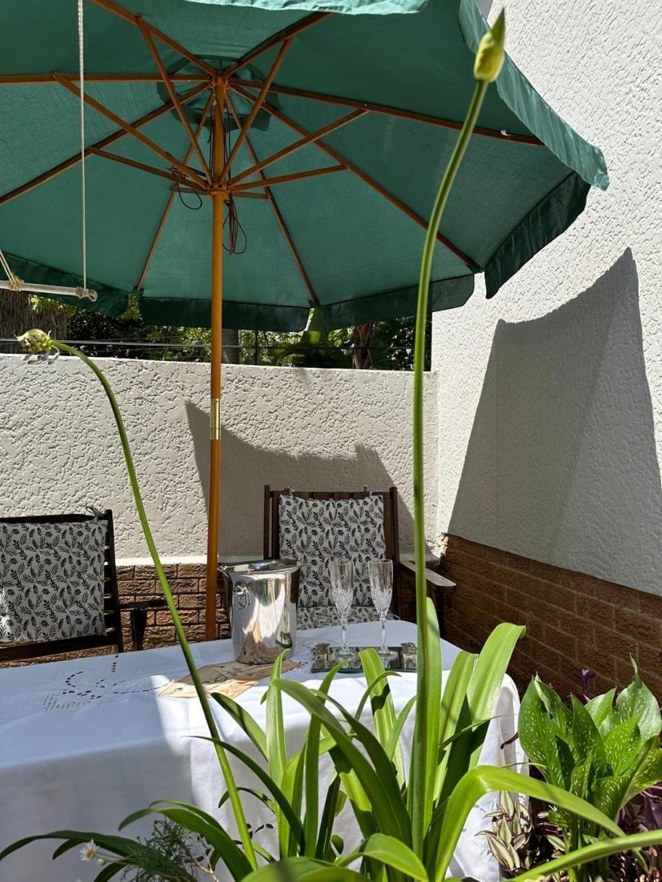 Bagley Terrace 136 Cottage Johannesburg Bagian luar foto